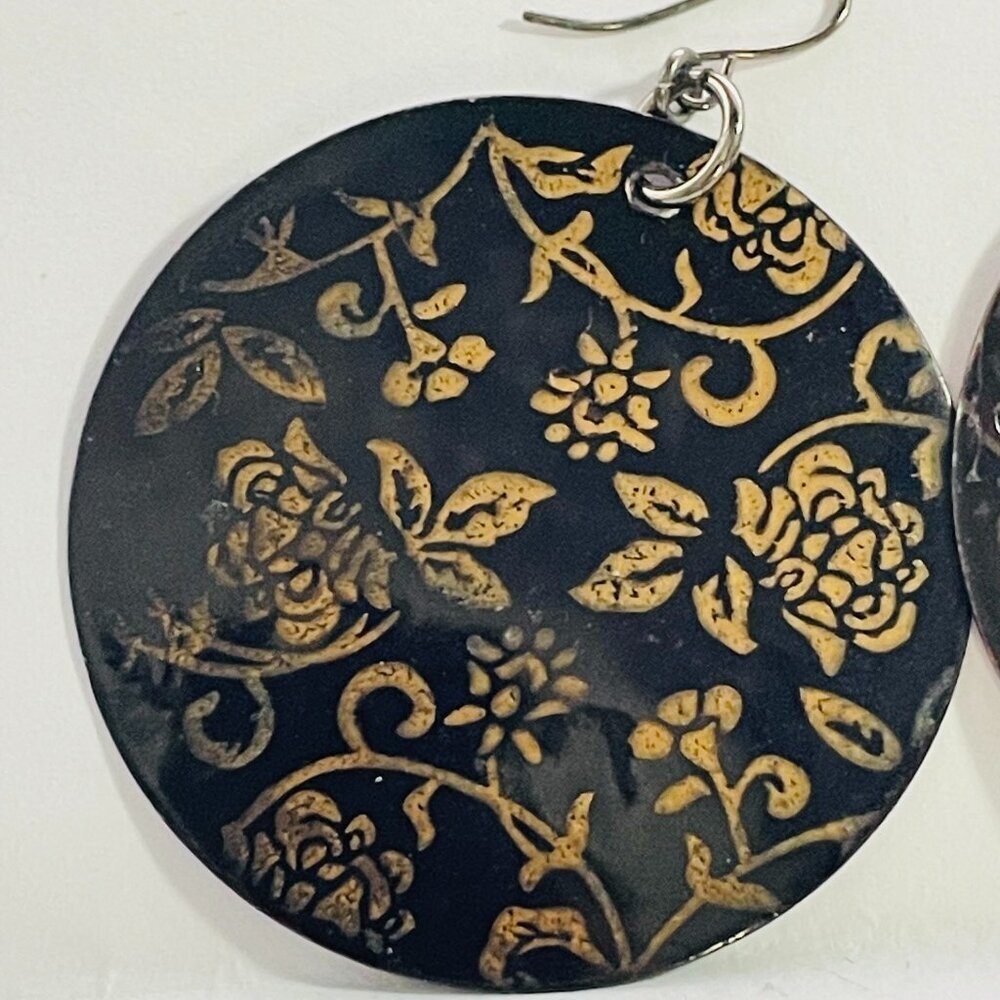 Retro Black & Gold Floral Disc Dangle Earrings Lightweight Metal Statement - Picture 2 of 6